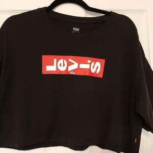 Levi's slouchy crop top